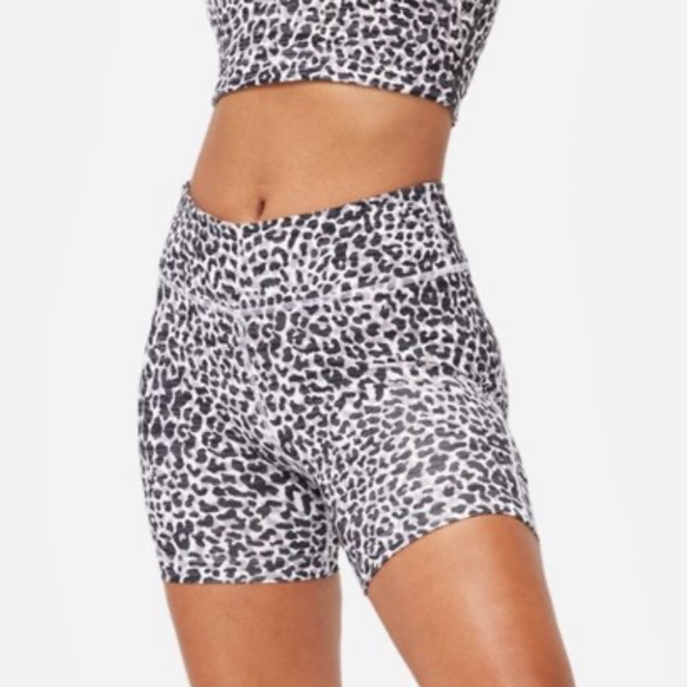 Outdoor Voices Snow Leopard Flex 3.5” Short